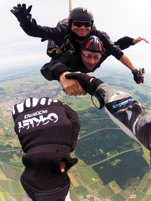 Fun und Action beim Fallschirm Tandemsprung